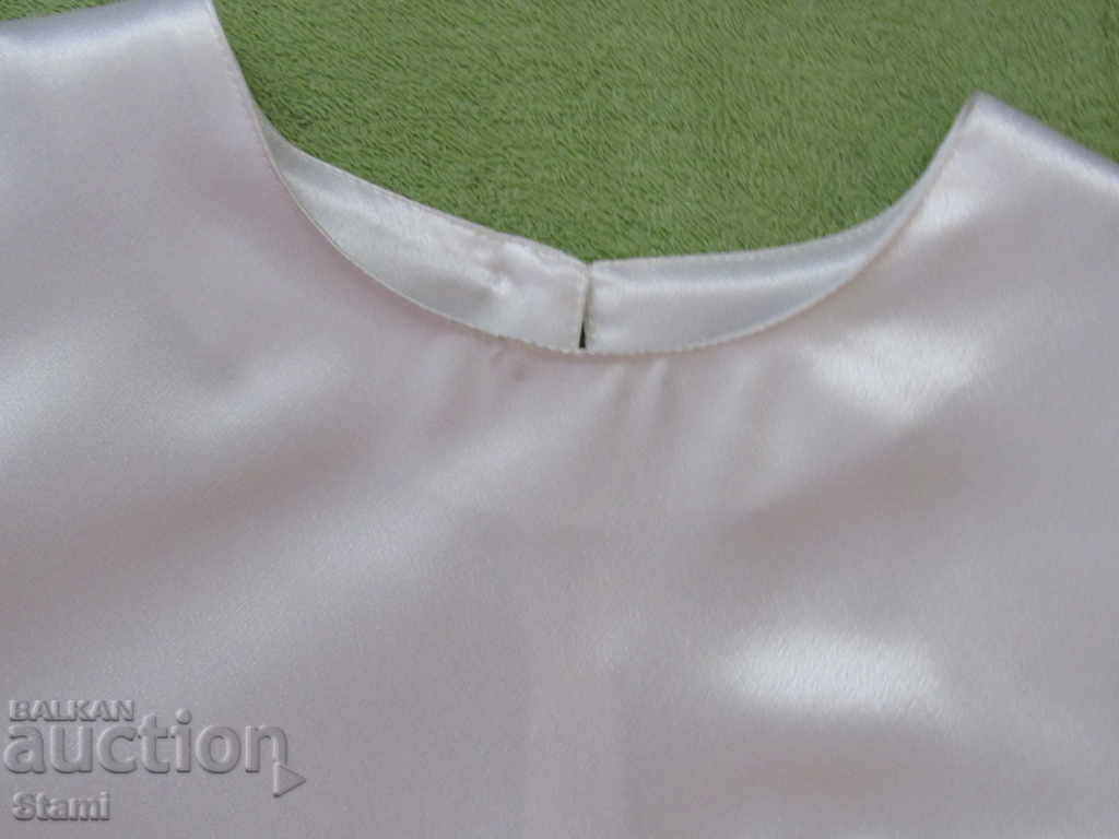 Auction White short satin dress with short sleeves, new, size 42 Auction White short satin dress with short sleeves, new, size 42