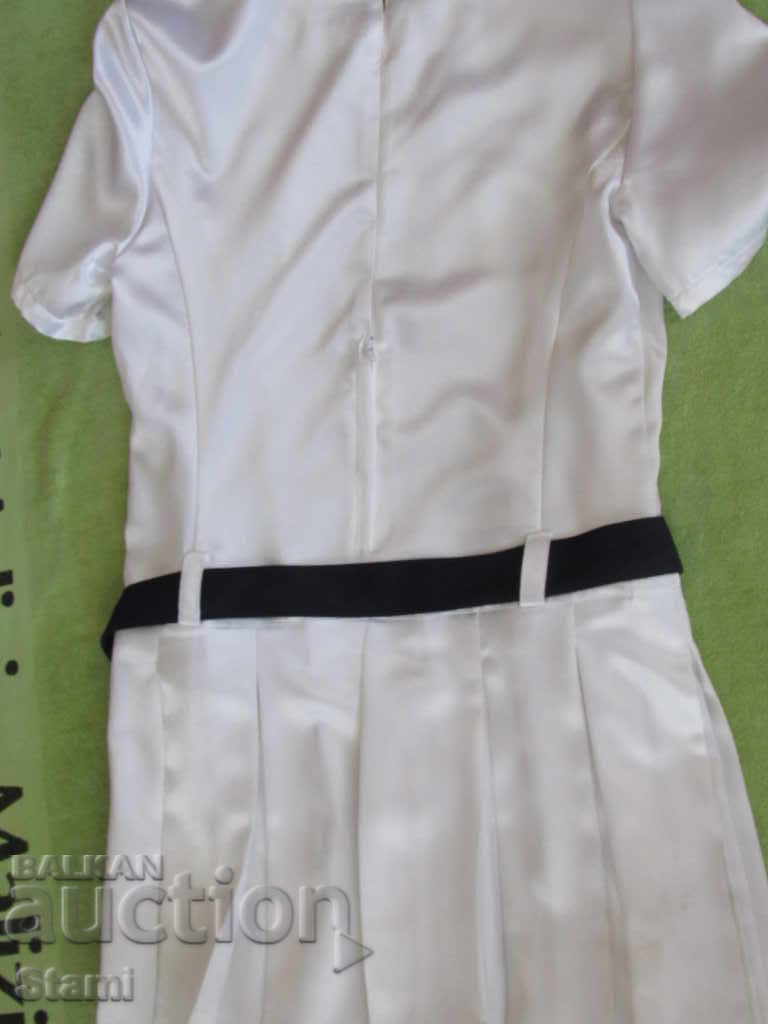 White short satin dress with short sleeves, new, size 42 - 6 White short satin dress with short sleeves, new, size 42 - 6