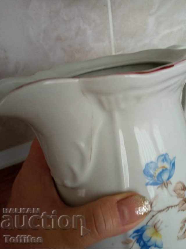 Auction Large porcelain jug Auction Large porcelain jug