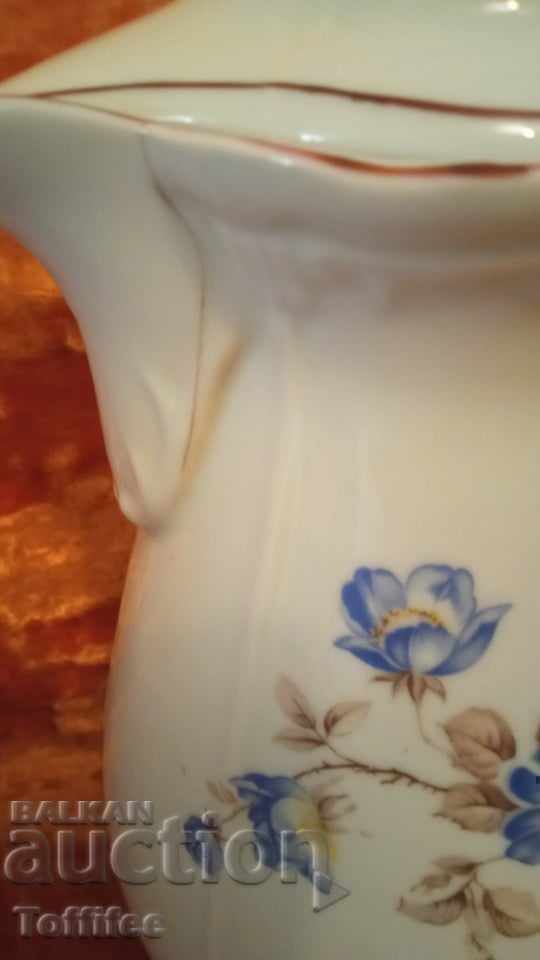 Delivery of Large porcelain jug Delivery of Large porcelain jug