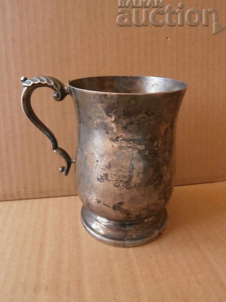 Delivery of cup silver jubilee queen elizabeth 1977 Delivery of cup silver jubilee queen elizabeth 1977