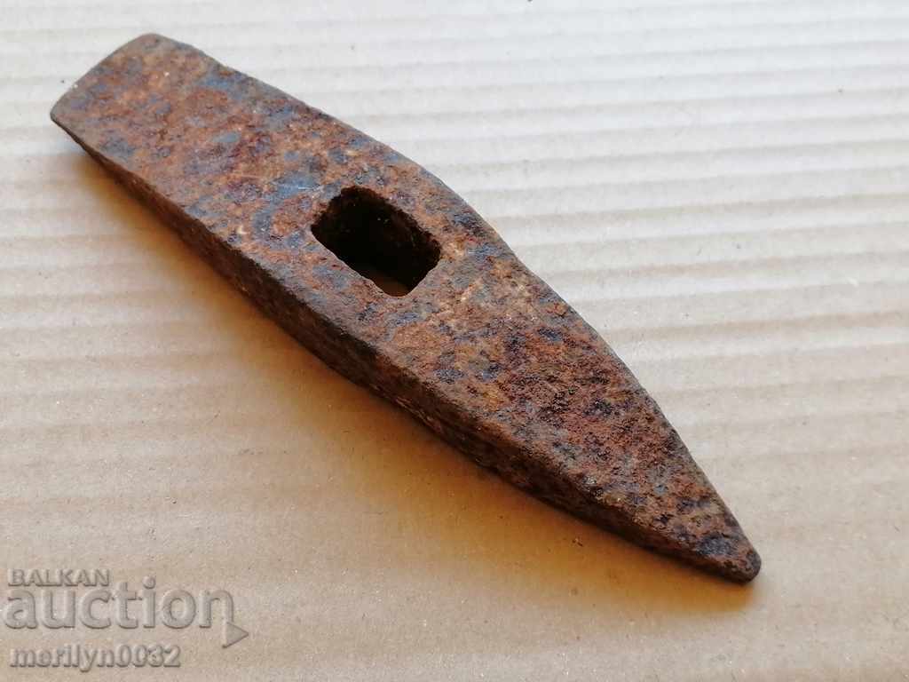 Стар каменарски чук, инструмент, кирка с цена 34.00 лв. | € 17.38