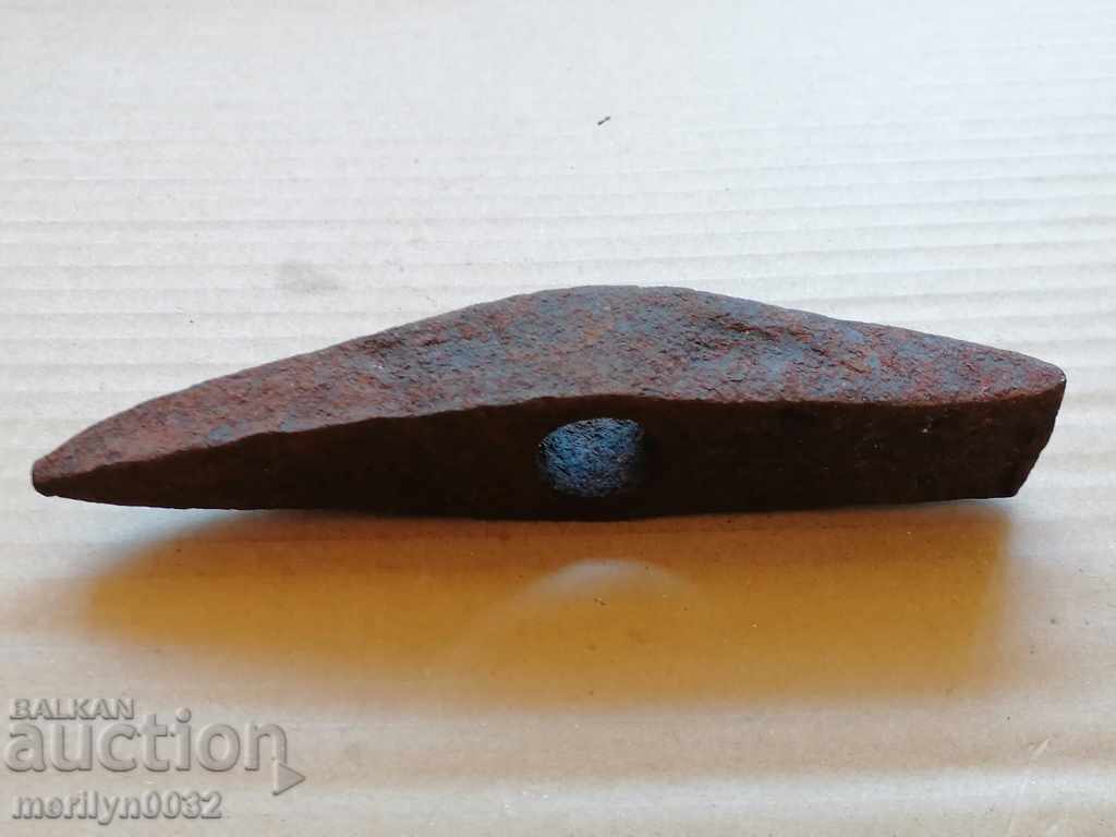 Auction An old stone hammer, a tool, a kink Auction An old stone hammer, a tool, a kink