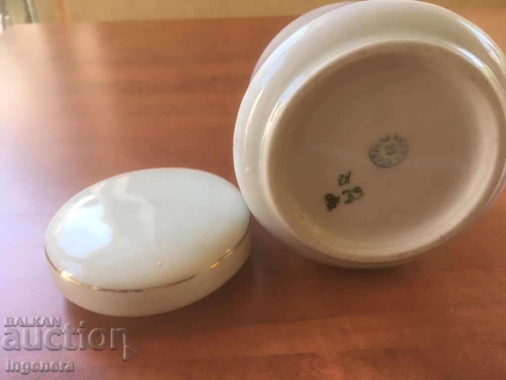 PORCELAIN COUPLE COURT BULGARIA - 5 PORCELAIN COUPLE COURT BULGARIA - 5