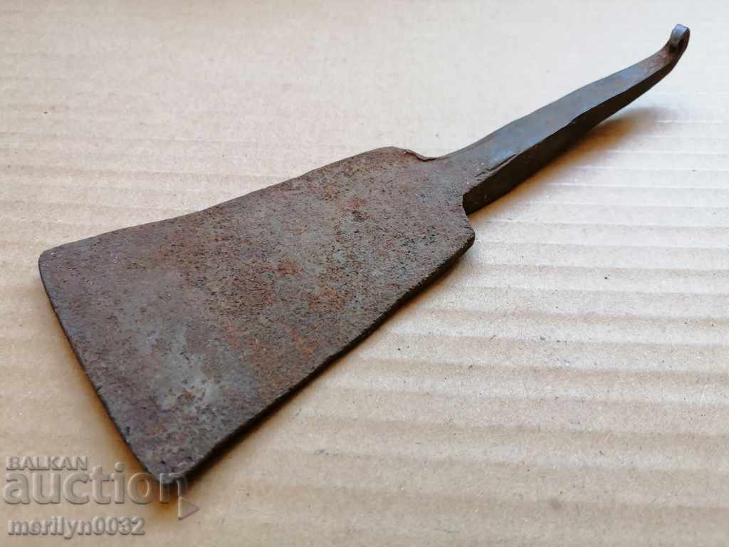 Old forged scabbard, hoe, gingerbread, gingerbread with price 39.00 BGN | € 19.94 Old forged scabbard, hoe, gingerbread, gingerbread with price 39.00 BGN | € 19.94