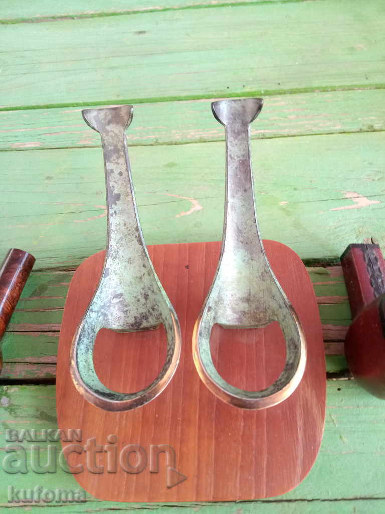 Două țevi cu suport cu preț 69.99 BGN | € 35.79 Două țevi cu suport cu preț 69.99 BGN | € 35.79