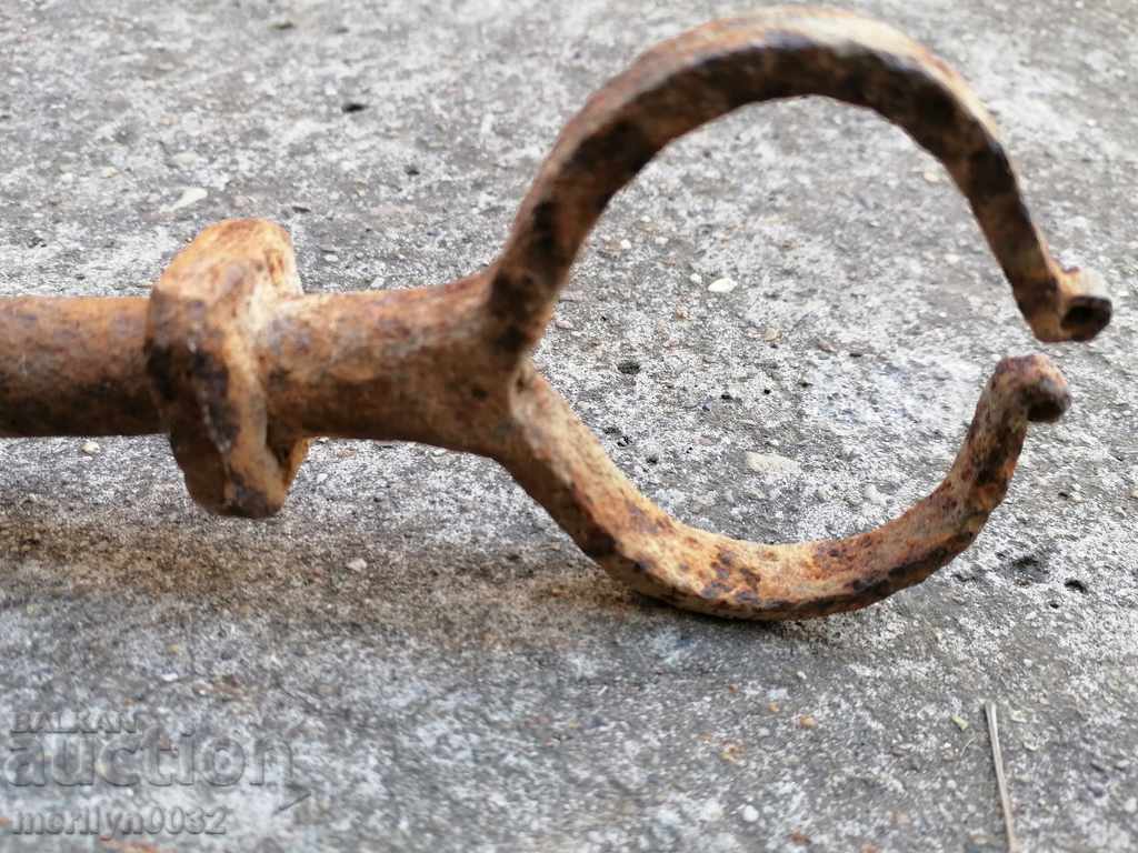 Auction Wrought wedge for an ox team, wrought iron, nail Auction Wrought wedge for an ox team, wrought iron, nail