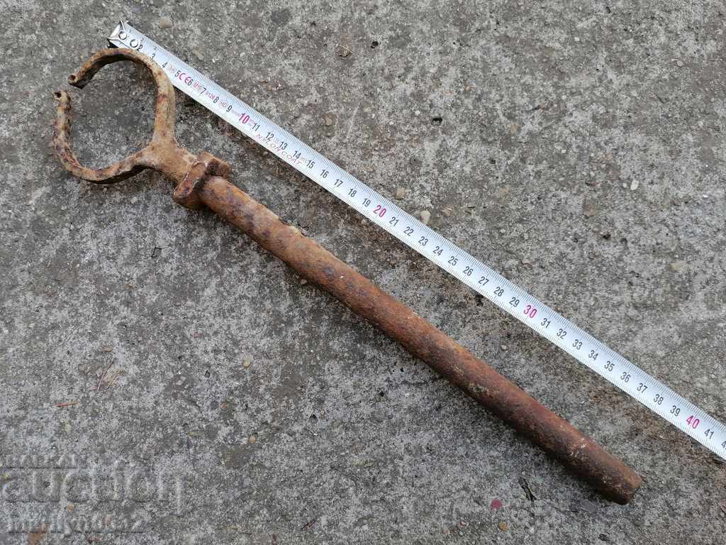 Delivery of Wrought wedge for an ox team, wrought iron, nail Delivery of Wrought wedge for an ox team, wrought iron, nail