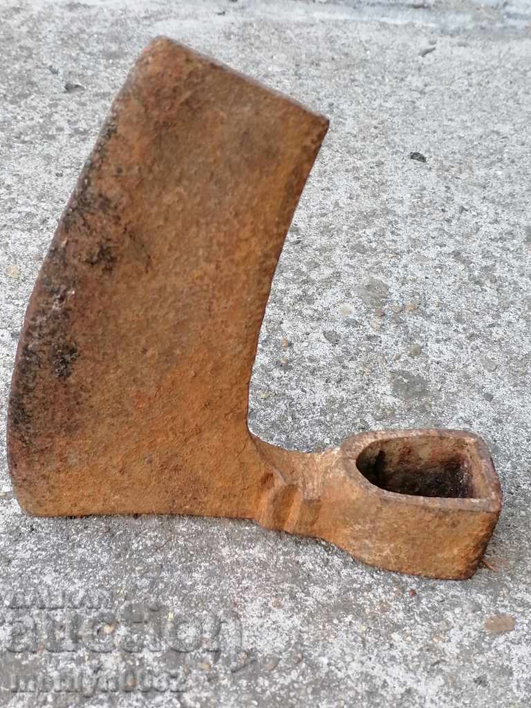 Old ax, curved toothed saber hat without gland with price 49.00 BGN | € 25.05 Old ax, curved toothed saber hat without gland with price 49.00 BGN | € 25.05