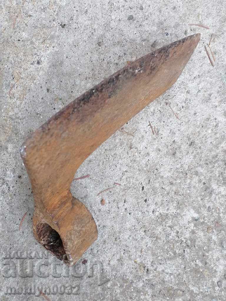 Old ax, curved toothed saber hat without gland - 5 Old ax, curved toothed saber hat without gland - 5