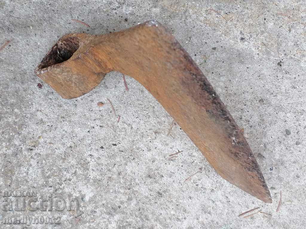 Old ax, curved toothed saber hat without gland - 6 Old ax, curved toothed saber hat without gland - 6