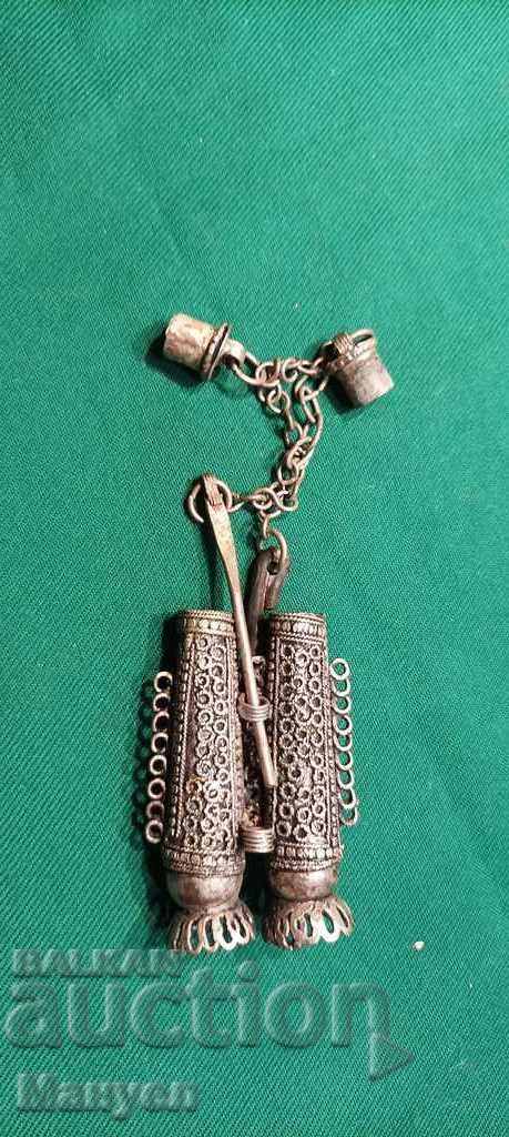 Delivery of I rarely sell an old perfume bottle (for two fragrances). Delivery of I rarely sell an old perfume bottle (for two fragrances).