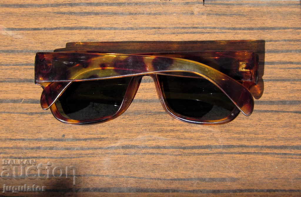 Authentic Retro Bulgarian Women's Sunglasses Perfect with price 30.00 BGN | € 15.34 Authentic Retro Bulgarian Women's Sunglasses Perfect with price 30.00 BGN | € 15.34