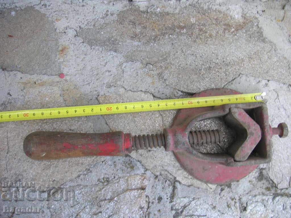 Old carpentry tool with price 55.00 BGN | € 28.12 Old carpentry tool with price 55.00 BGN | € 28.12