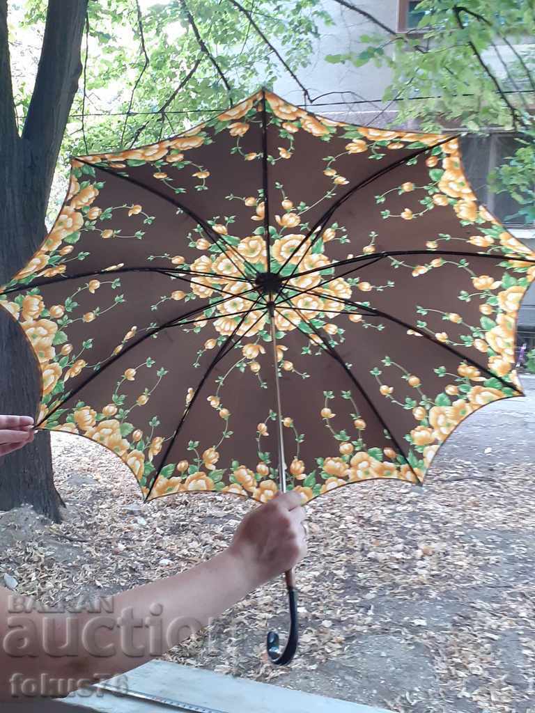 Стар антикварен чадър чадърче