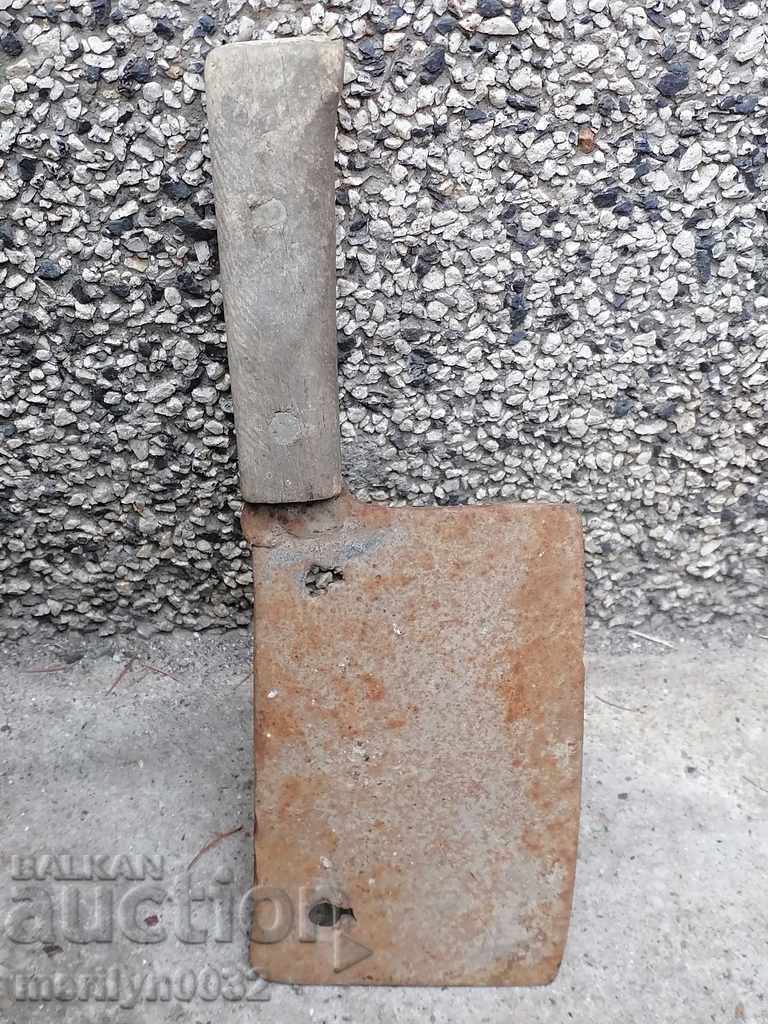 Delivery of Satyr, axe, knife, wrought iron