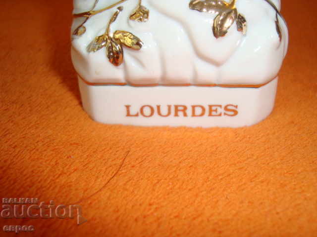 PORCELAIN STAUETTE. with price 60.00 BGN | € 30.68 PORCELAIN STAUETTE. with price 60.00 BGN | € 30.68