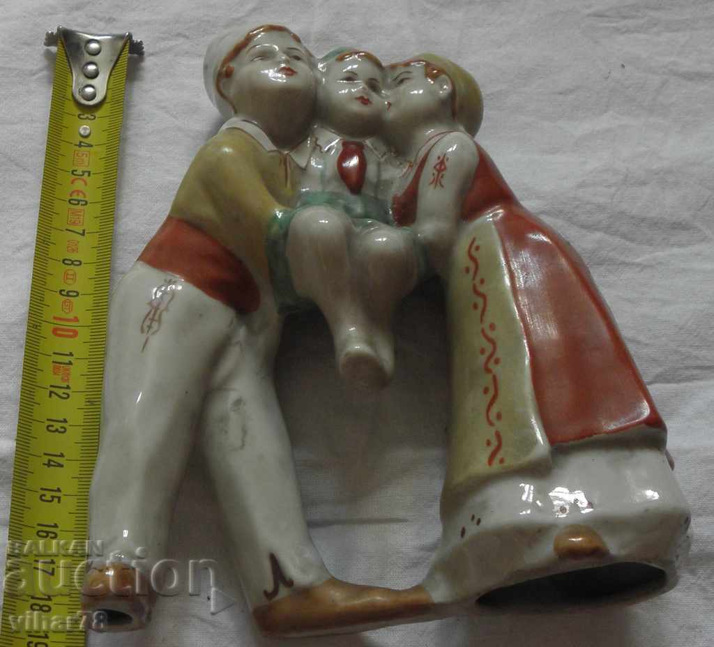 Порцеланова фигура с цена 59.99 лв. | € 30.67 Порцеланова фигура с цена 59.99 лв. | € 30.67