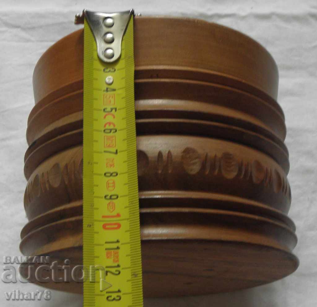 Auction wooden cigarette case Auction wooden cigarette case