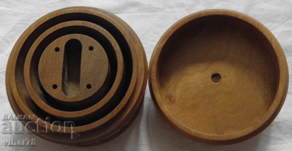 Delivery of wooden cigarette case Delivery of wooden cigarette case