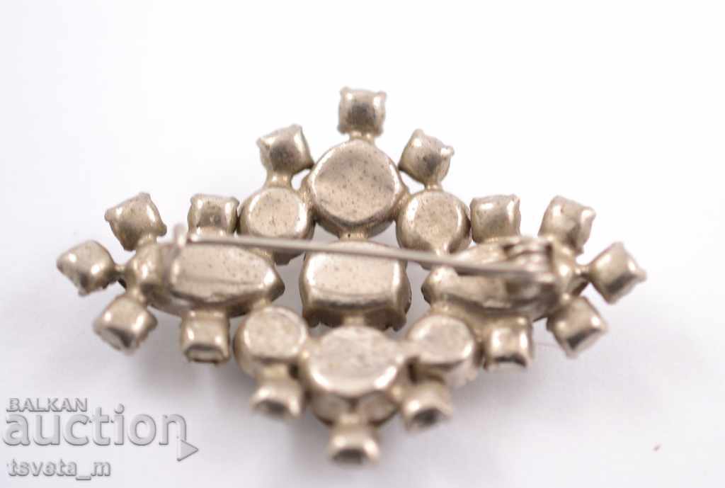 Anchor brooch with price 6.00 BGN | € 3.07 Anchor brooch with price 6.00 BGN | € 3.07
