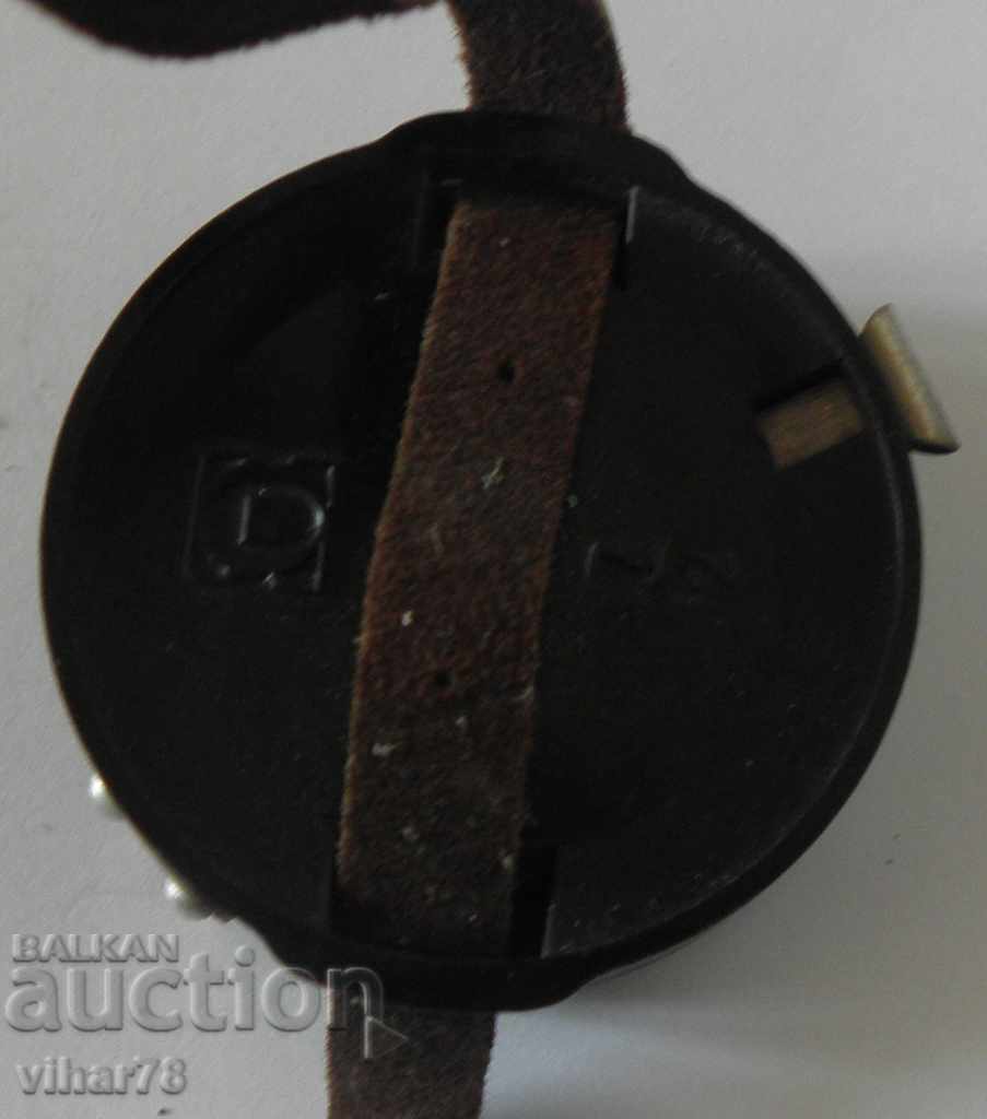 Delivery of Old army compass number 3 Delivery of Old army compass number 3