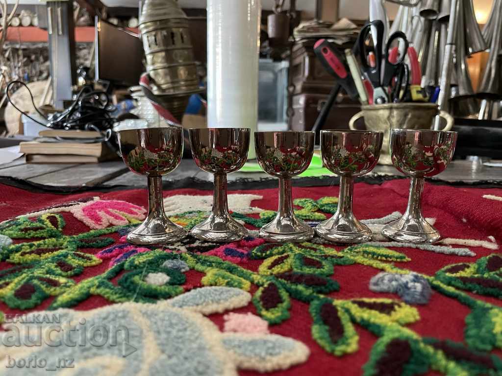 Auction  10656. METAL CUP SERVICE