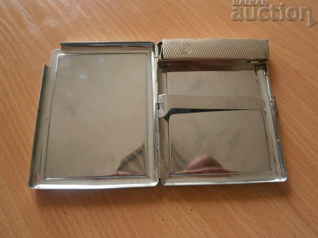 Delivery of retro cigarette case with lighter Delivery of retro cigarette case with lighter