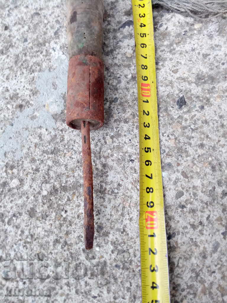 o șurubelniță vechi cu preț 4.99 BGN | € 2.55