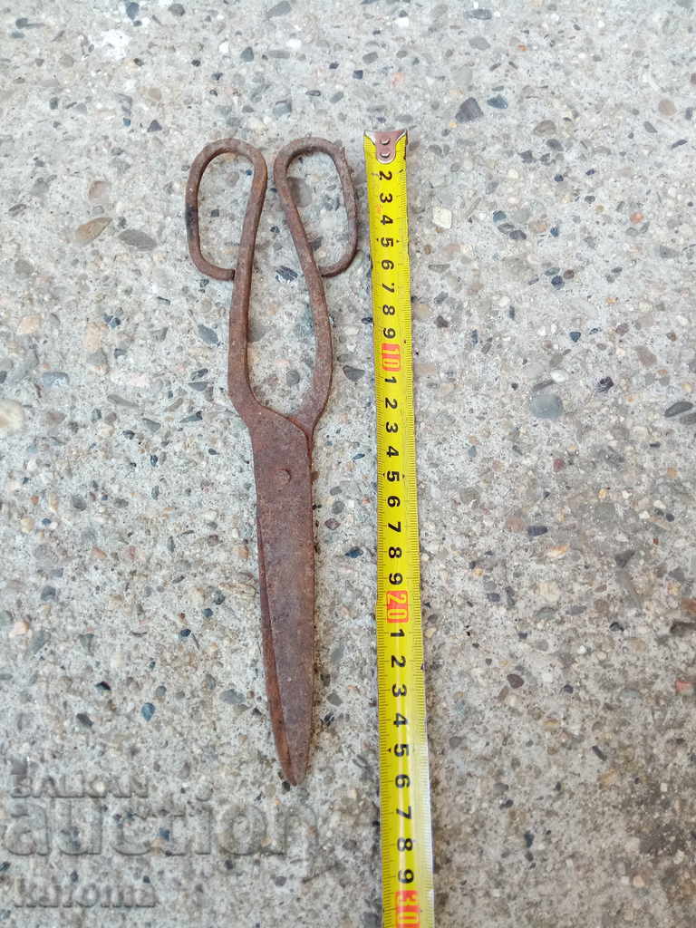 Old forged scissors with price 9.99 BGN | € 5.11 Old forged scissors with price 9.99 BGN | € 5.11