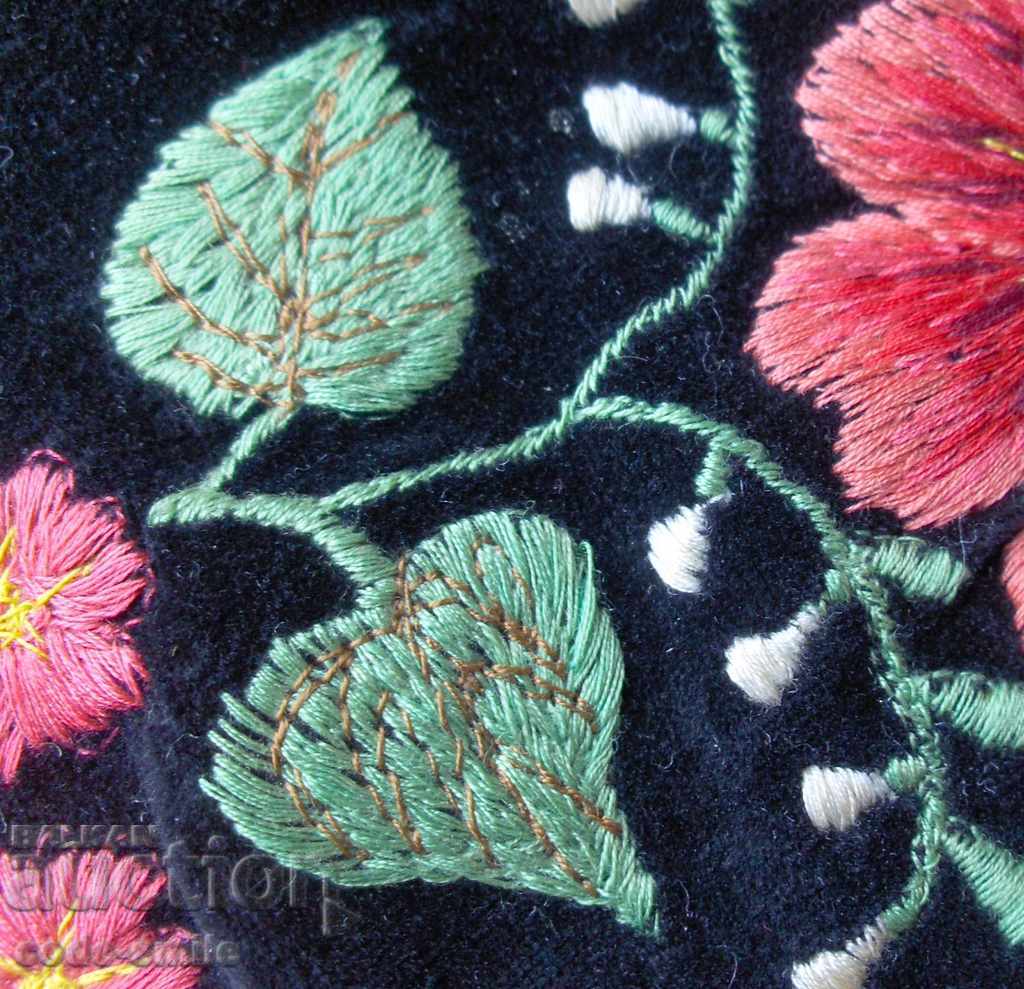Delivery of Old Revival women's vest with embroidery Delivery of Old Revival women's vest with embroidery