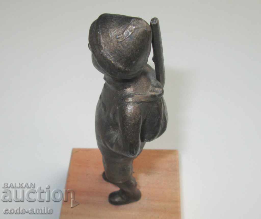 Аукцион Стара метална фигура статуетка Момче Ловец с пушка Аукцион Стара метална фигура статуетка Момче Ловец с пушка