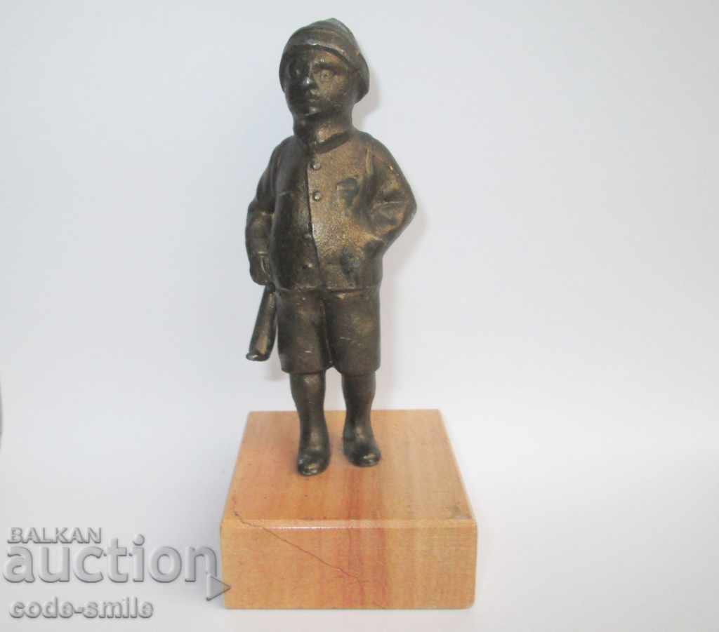 Стара метална фигура статуетка Момче Ловец с пушка