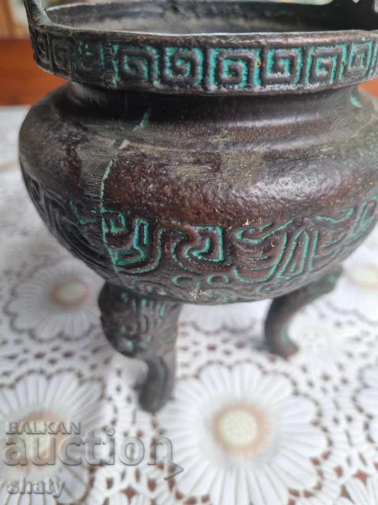 An old metal bowl with price 55.00 BGN | € 28.12 An old metal bowl with price 55.00 BGN | € 28.12