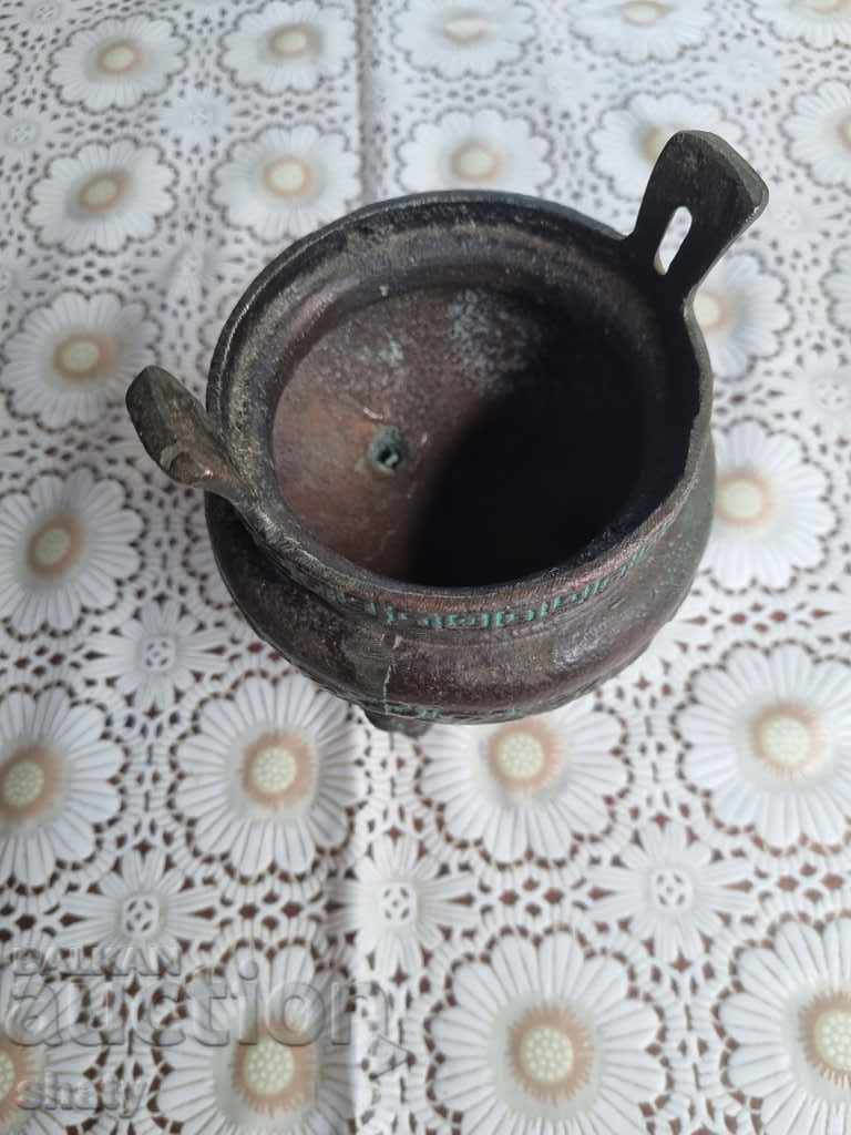 Auction An old metal bowl Auction An old metal bowl