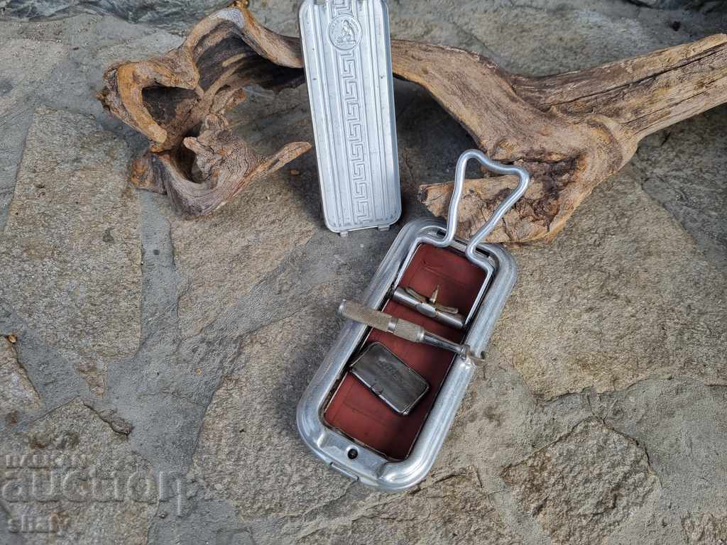 Παλιά σετ ξυρίσματος με τιμή 75.00 BGN | € 38.35