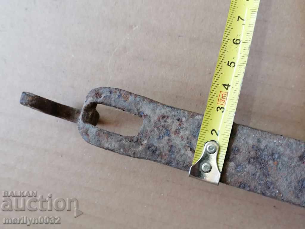 Delivery of Old latch wrought iron lock primitive chain Delivery of Old latch wrought iron lock primitive chain