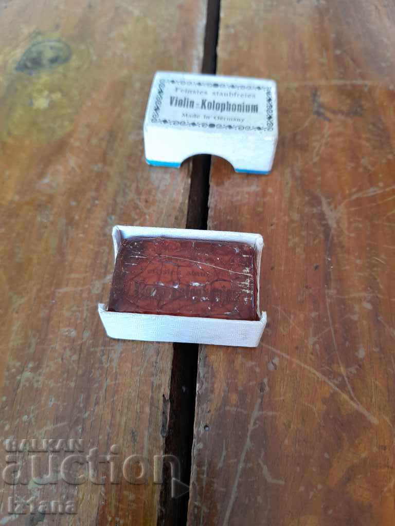 Auction  Old rosin for musical instruments