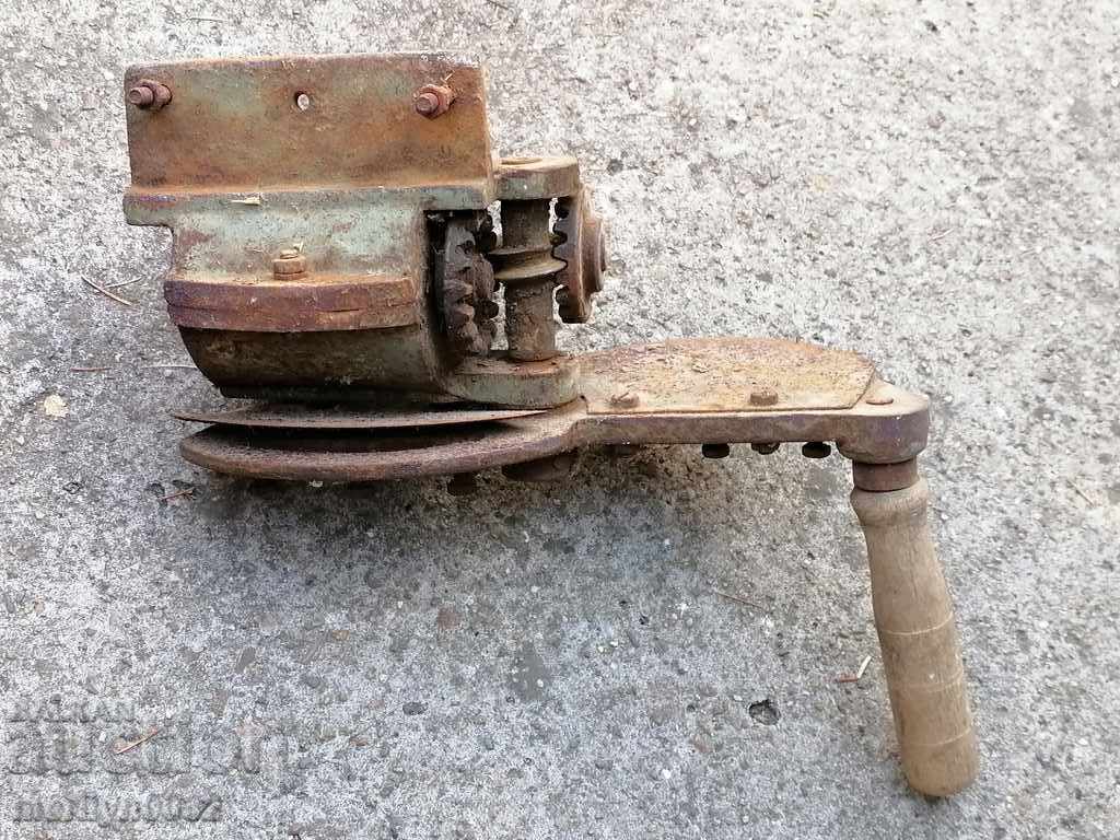 Mechanical saw cutter cutting tool agricultural tool with price 79.00 BGN | € 40.39