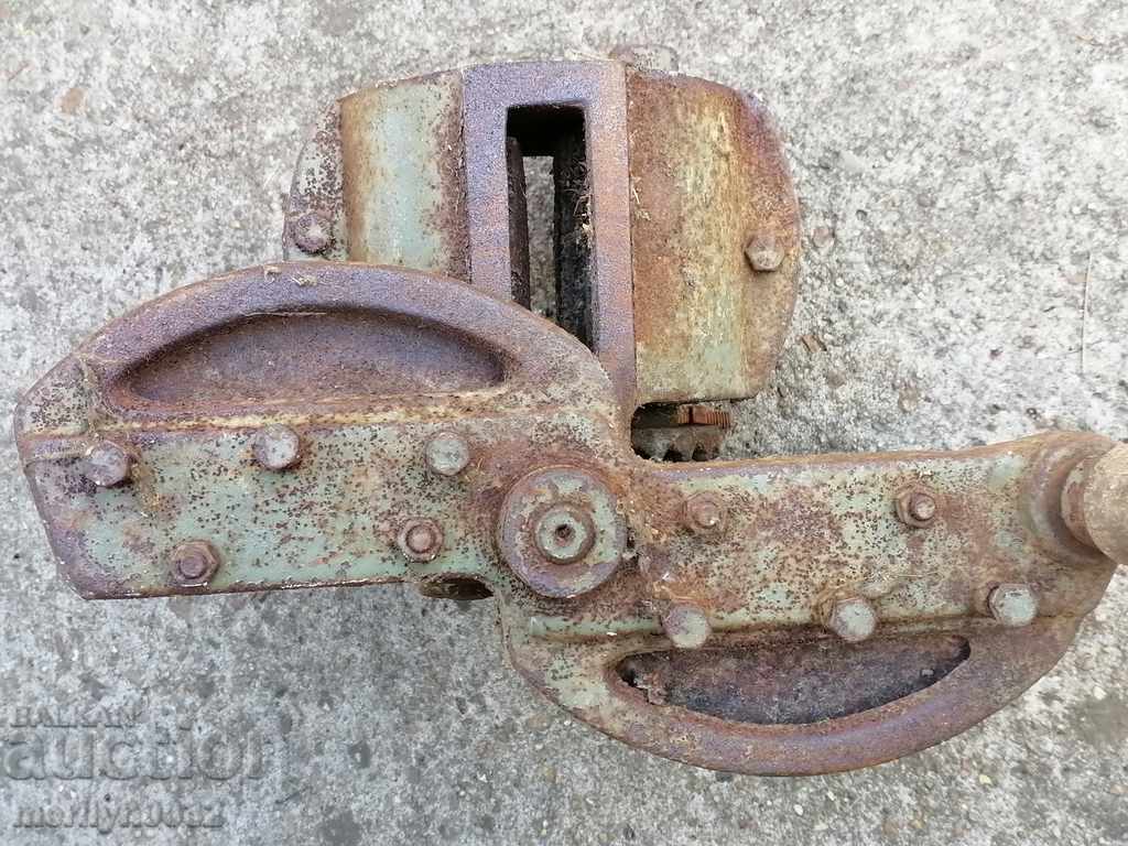 Auction  Mechanical saw cutter cutting tool agricultural tool