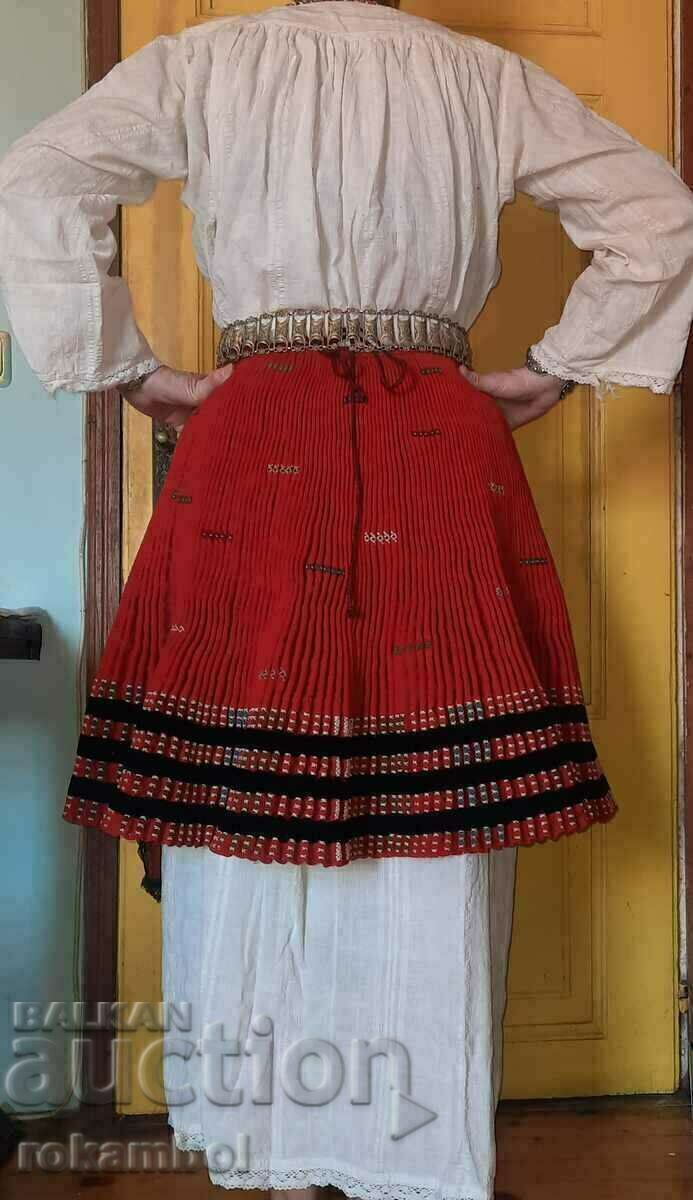 Costum autentic din nord-vestul Bulgariei cu preț € 615.00 | 1202.84 BGN Costum autentic din nord-vestul Bulgariei cu preț € 615.00 | 1202.84 BGN