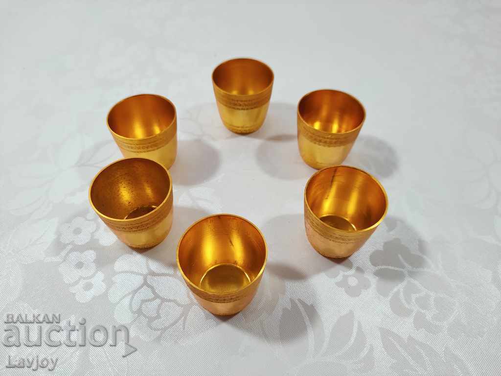 6 small cups of gilding