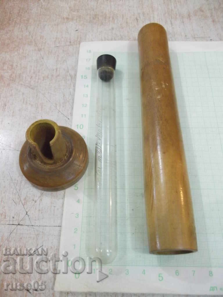 Доставка на Мензура стара германска с дървени стойка и предпазен капак Доставка на Мензура стара германска с дървени стойка и предпазен капак