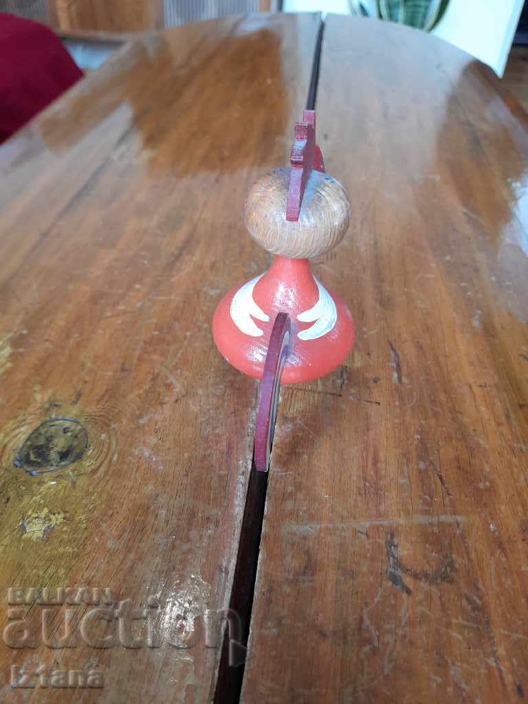 Delivery of Old wooden rooster, rooster Delivery of Old wooden rooster, rooster