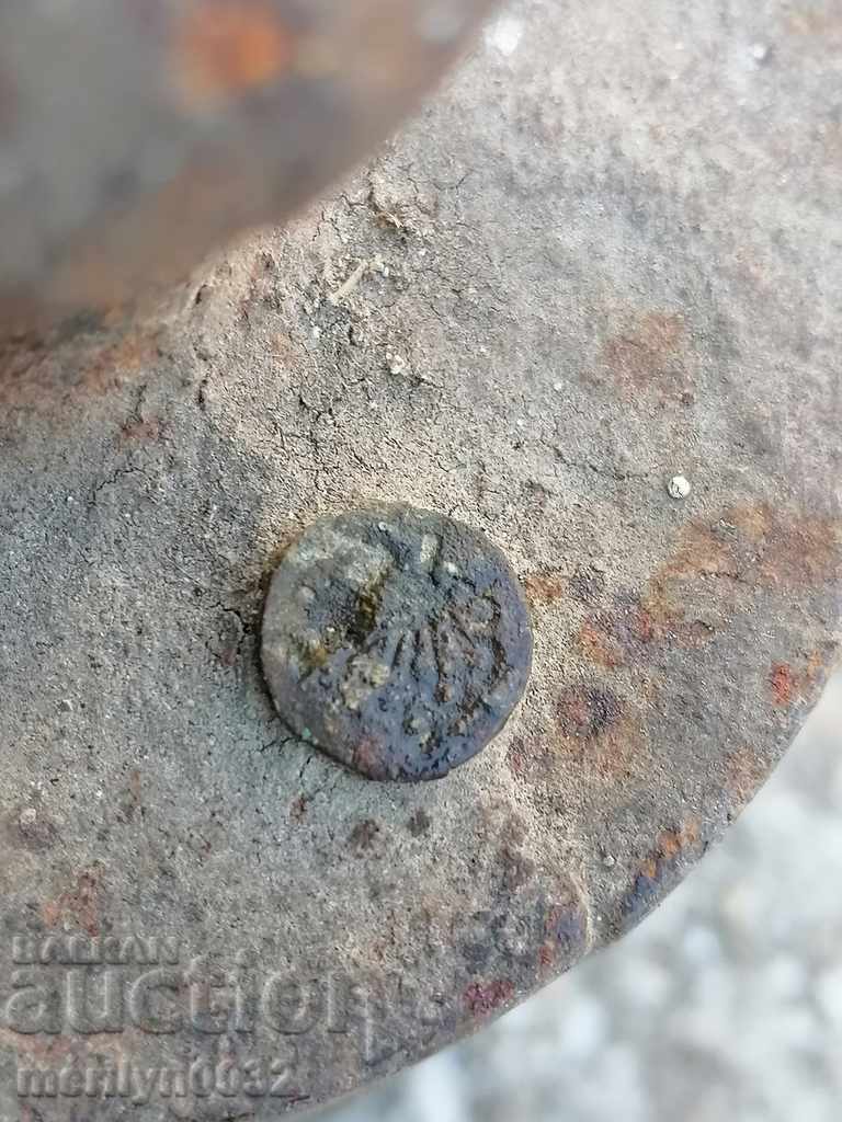 Old weighing scale, exaggeration, kilogram control weight - 5 Old weighing scale, exaggeration, kilogram control weight - 5