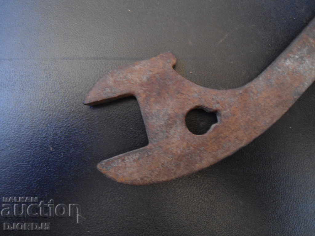 An old key with price 3.00 BGN | € 1.53 An old key with price 3.00 BGN | € 1.53