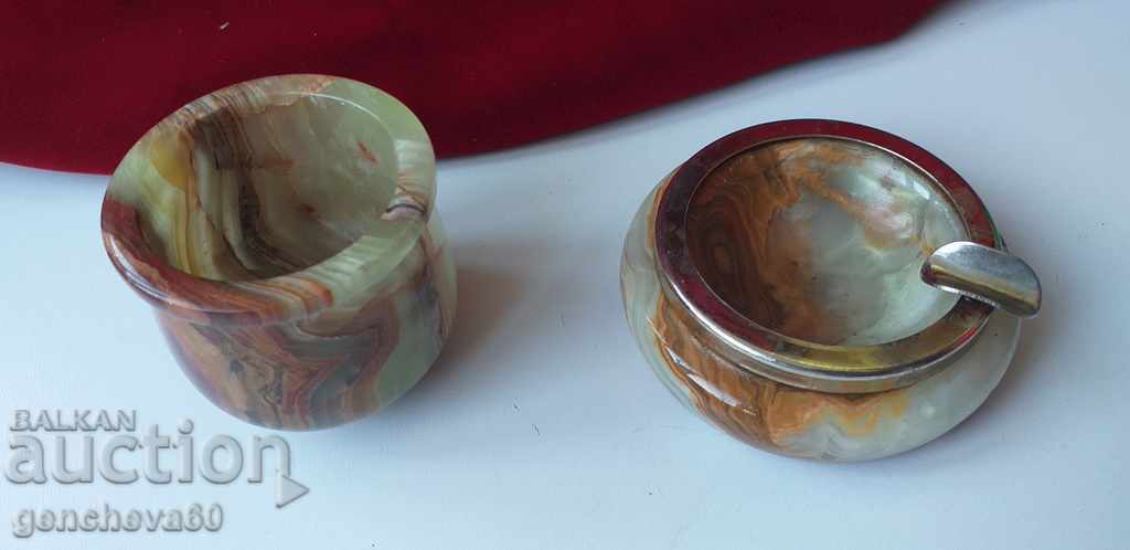 Auction  Onyx ashtray and cup