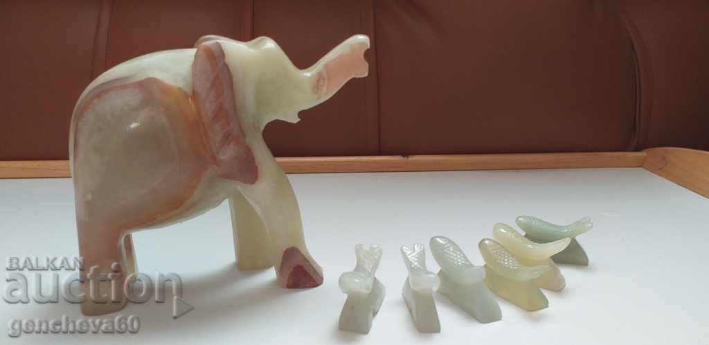 Onyx elephant figure and fish, knife rests - 7