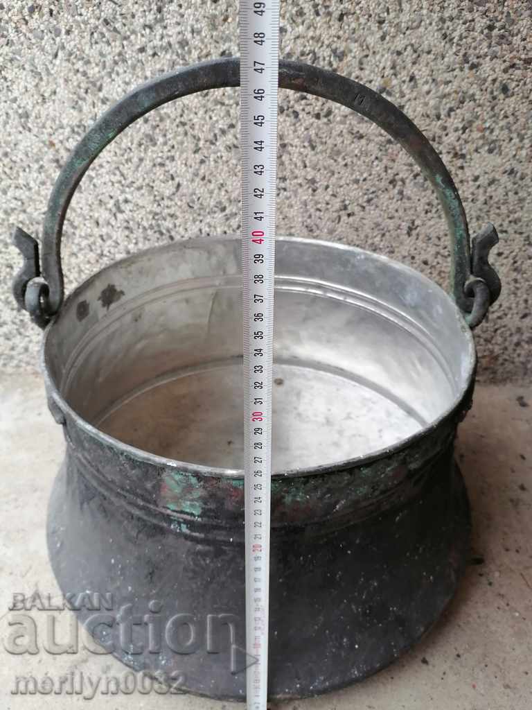 Delivery of Old harania, a copper pot, a big boiler, a baker, a bumper Delivery of Old harania, a copper pot, a big boiler, a baker, a bumper