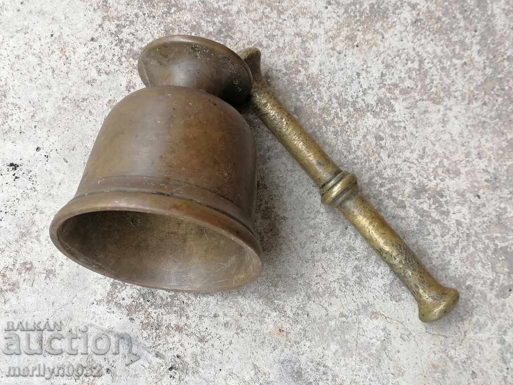 Delivery of Old bronze mortar, hammer, mortar Delivery of Old bronze mortar, hammer, mortar